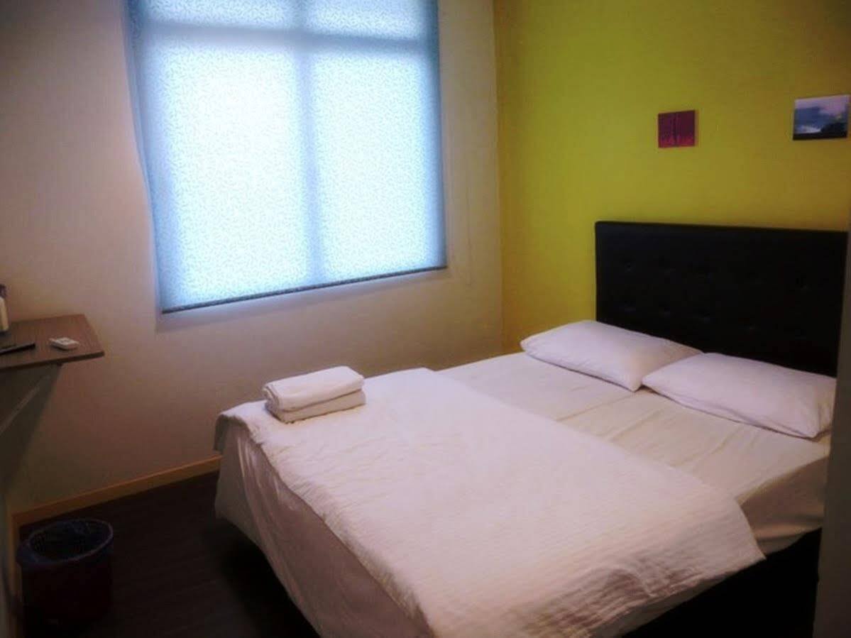 OYO 90281 Hotel Taj seksyen 13 Shah Alam Kültér fotó